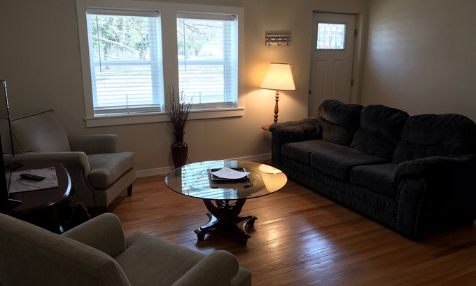 Linntown House | < Mile Bucknell, PSU -4br,2bth,2lr. Screened Sitting Porch