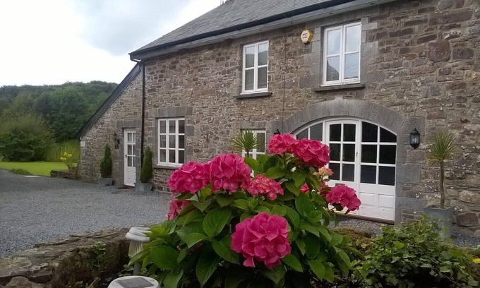 Tavernspite Cottage | MILL COTTAGE - a cosy rural cottage with private fishing lake