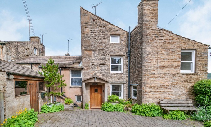 Gayle Cottage | MILL COTTAGE, character holiday cottage, with open fire in Hawes