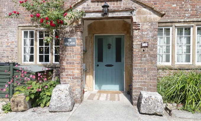 Maiden Newton House | MILL HOUSE, pet friendly, character holiday cottage in Maiden Newton