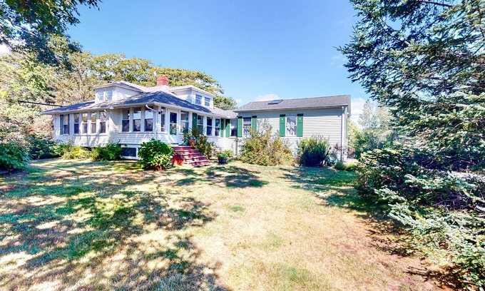 Bayville House | Mill Pond Cottage w/Kayaks & Boat Launch Access, pet friendly