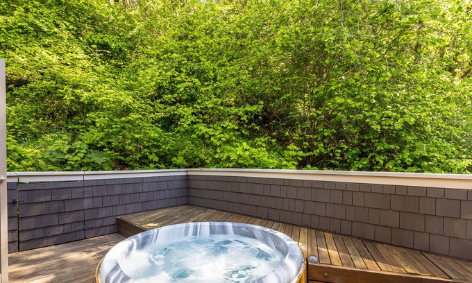 Tamalpais-Homestead Valley House | Mill Valley Gem 3BR Unbeatable Location w/ Hot Tub