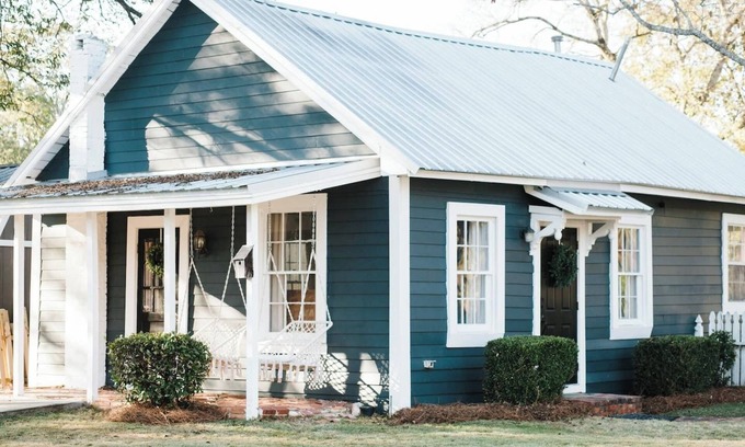 Millbrook Cottage | Millbrook Cottage with Pool Mins to Capitol