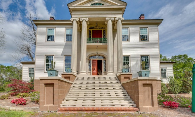 Hardwick House | Milledgeville Home w/Fire Pit + Pond Access!