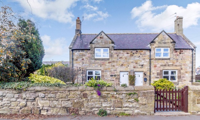 Lesbury Cottage | MILLER'S RETREAT, pet friendly, with a garden in Alnmouth