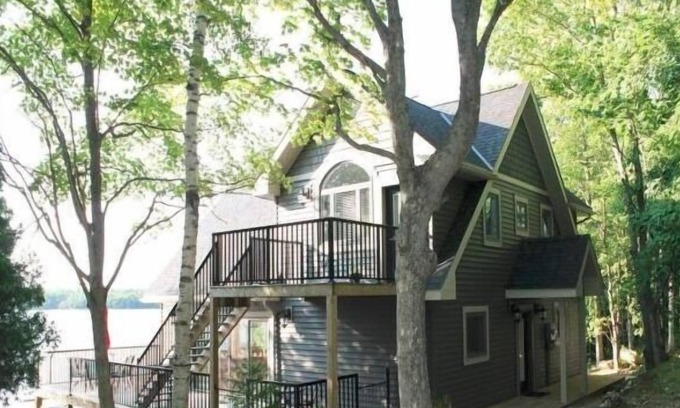Miller Lake Cottage | Millers Cove - Escape the Ordinary