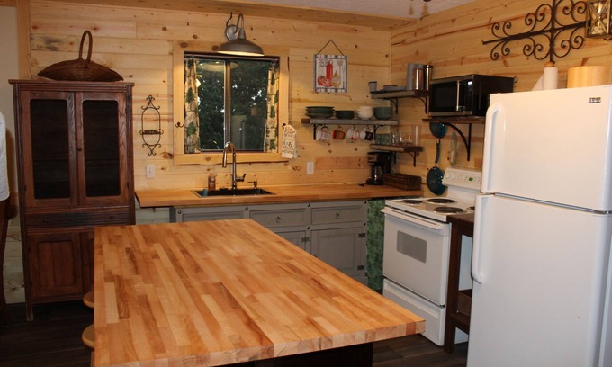 Bruno House | Millers Landing 1 - Sleeps 6. MINUTES to Lower Buffalo River