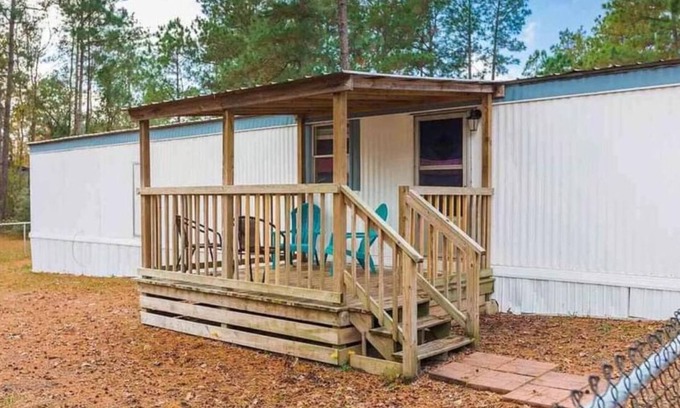 Brookeland House | Millers Landing, 5 minutes from Humphrey boat ramp. Swimming pool/tennis courts