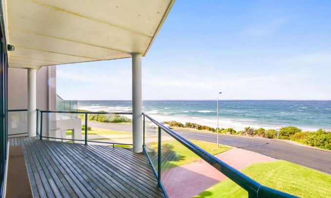 Hayborough House | Million Dollar Sea Views