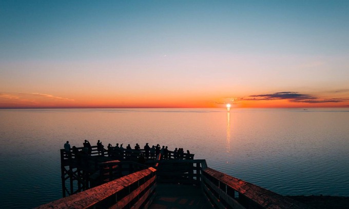 Traverse City House | π Million Dollar Views 5BDR Beachfront in East Bay