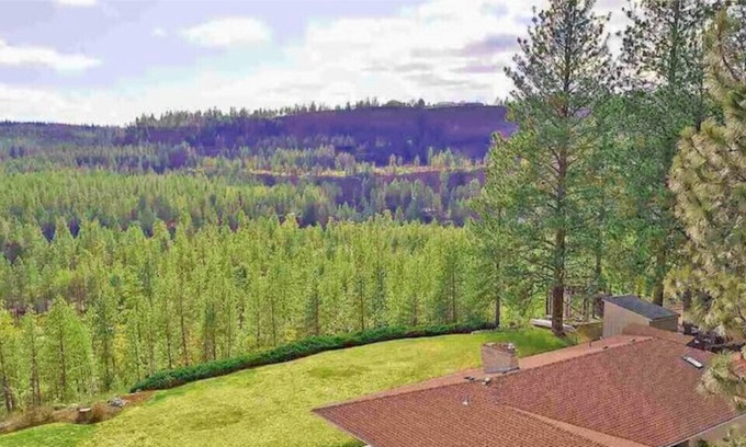 Spokane House | Million Dollar View! Family Friendly, Spacious Home. Close to everything!