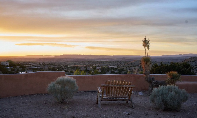 Placitas House | Million Dollar View Out in the Country Yet 20 lovely minutes to Albuq & 35 to SF