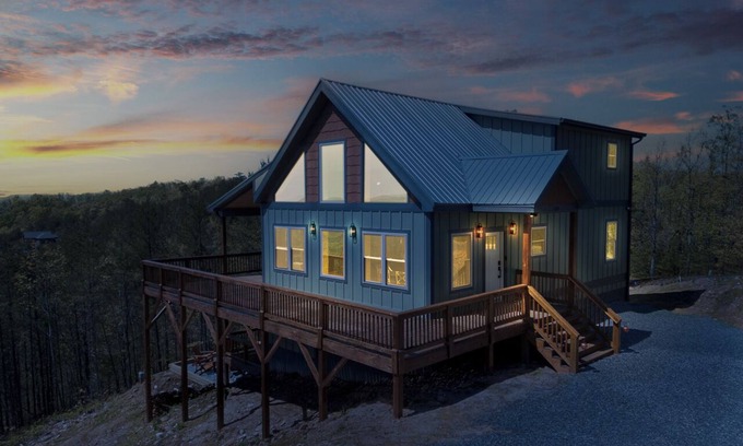 Murphy Cabin | Million Dollar Views - 15 minutes to downtown & Casino