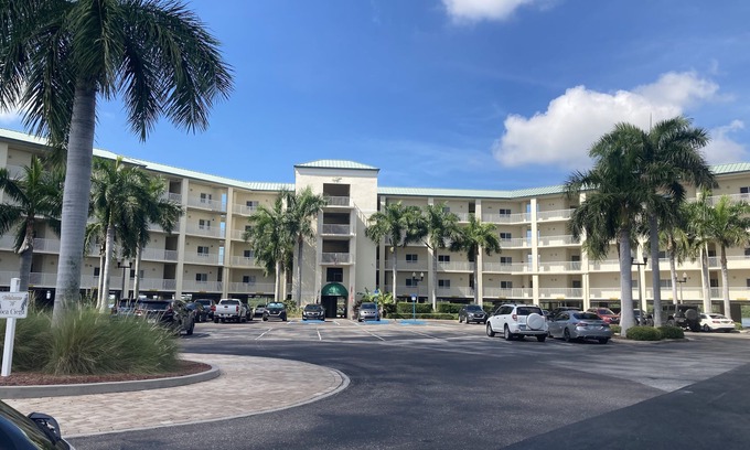St. Petersburg - Clearwater Condo | Million-Dollar Water Front view and location on beautiful Boca Ciega Bay.