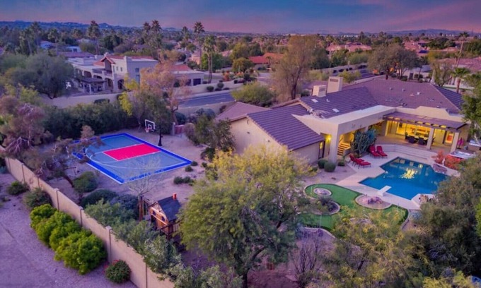 Cactus Acres House | Million $ Dream Villa+Live in Luxury with It ALL+SportCourt+Putting Green+Hot Tub