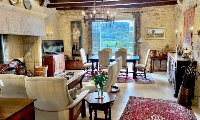 Beynac-et-Cazenac House | Million Euro View- Villa Mont Joie