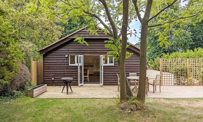 Chichester Cottage | Millside, Bosham - a bungalow that sleeps 4 guests in 1 bedroom