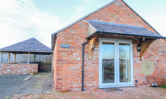 Stoney Stretton Cottage | MILLSTONE COTTAGES - MILLSTONE COTTAGE, pet friendly in Westbury