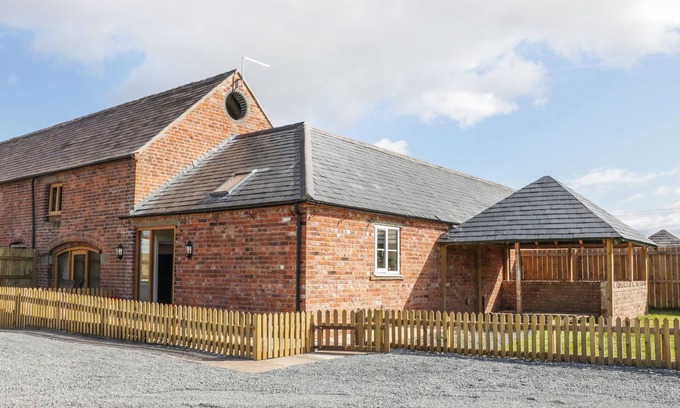 Stoney Stretton Cottage | MILLSTONE COTTAGES - GRANARY COTTAGE, pet friendly in Westbury