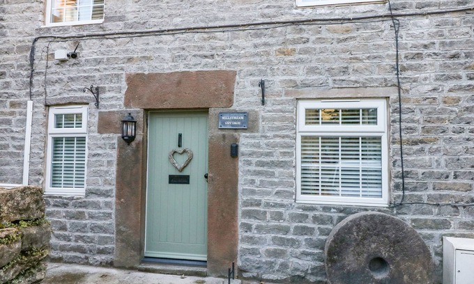 Castleton Cottage | MILLSTREAM COTTAGE, family friendly in Castleton, Peak District