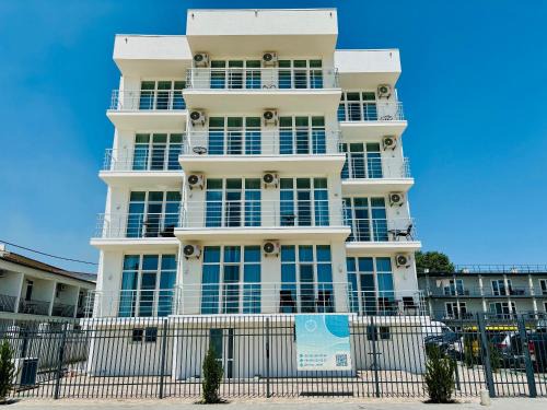 Karolino-Bugaz Hotel | Milos Hotel