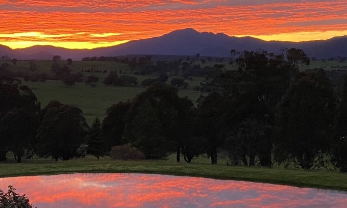 Merrijig House | Milpara Farm - 15mins from Mt Buller off mountain