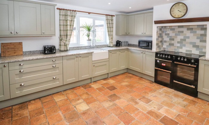 Handley Cottage | MILTON GREEN FARM, pet friendly, luxury holiday cottage in Tattenhall