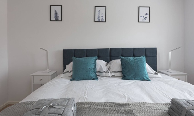 Milton Keynes House | Milton Keynes close to Station 6 bed Free Parking