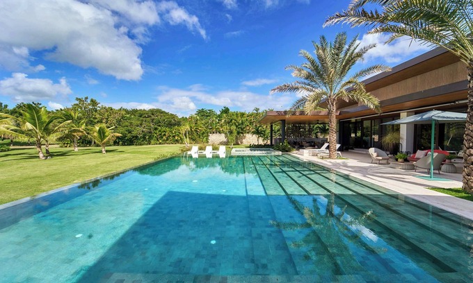 Las Palmas Villa | Mimi in Casa de Campo by Personal Villas - Infinity Pool and a Heated Jacuzzi