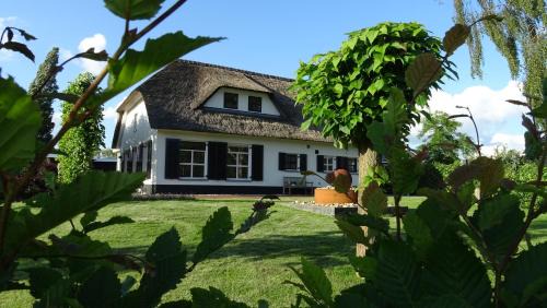 De Plas Bed & Breakfast | Mimosa bed & breakfast in IJsselmuiden