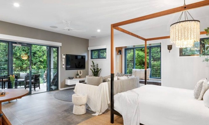 Hyams Beach Apartment | Mimosa Retreat - 250m to Chinamans Beach in Jervis Bay!