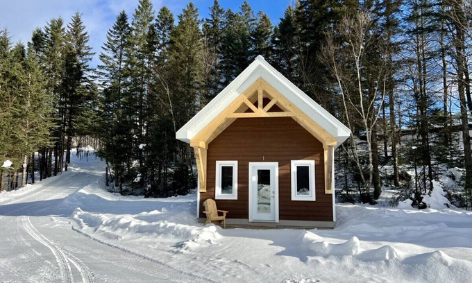 Saint-Gabriel-de-Valcartier Ski Chalet | Mini cottage # 1 by the river banks