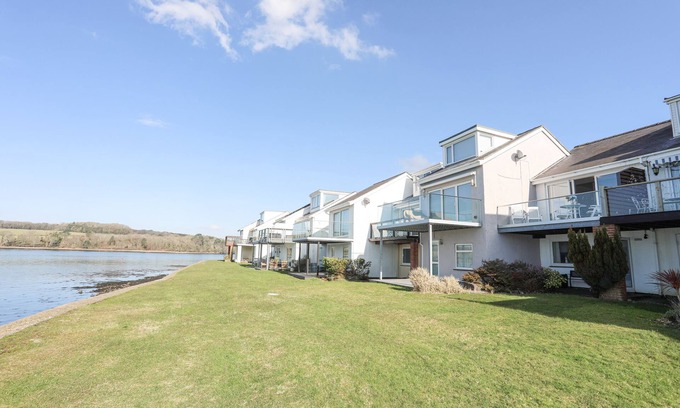 Y Felinheli Cottage | MIN Y DON, family friendly, country holiday cottage in Y Felinheli