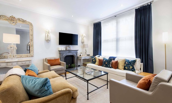 Queen's Gate House | Mindblowingly Stylish Kensington Mews House w/Terrace in Heart of it All!