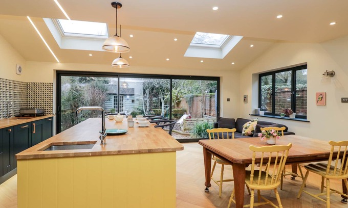 Saint Mary Bourne House | MINDEN, family friendly, with open fire in St. Mary Bourne