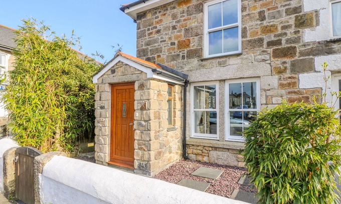 Troon House | MINER'S REST, pet friendly, character holiday cottage in Troon