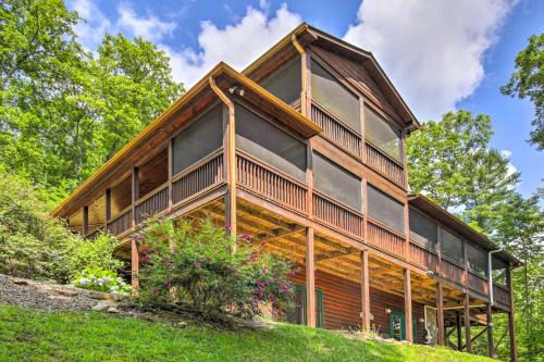 Mineral Bluff House | Mineral Bluff Cabin with Hot Tub and Game Room!