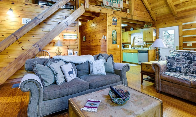 Williamstown Cabin | Mineral Bluff Hideaway w/Hot Tub, Grill, Fire Pit
