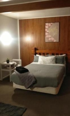 Parakai Hotel | Mineral Park Motel