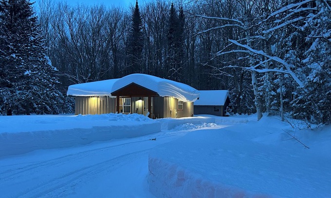 Munising Cabin | Miners Cabin - Pictured Rocks Lodging