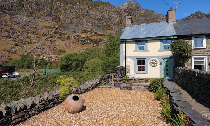 Rhiwbryfdir Cottage | MINERS REST, pet friendly, with open fire in Blaenau Ffestiniog