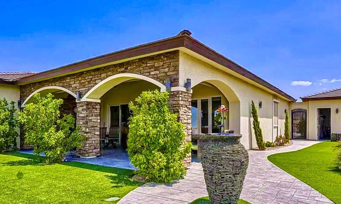 Foothills House | MINI MANSION-RESORT, 1 ACRE, CITY VIEWS, MOUNTAINS,POOL