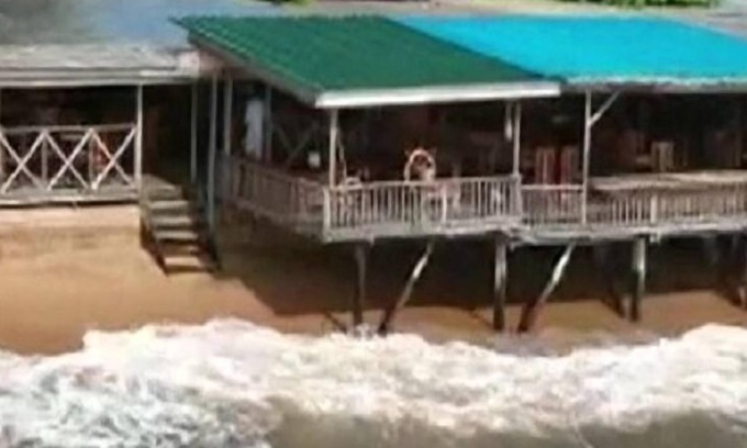 Kribi Bed & Breakfast | Mini Resort on seaside with restaurant on the beach large choice of rooms