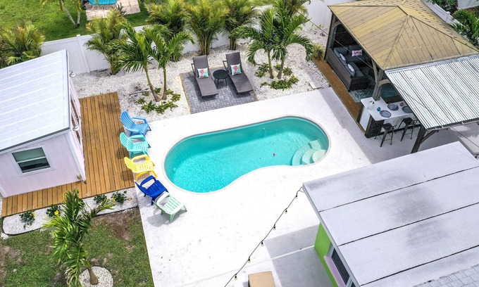 South Pinellas Community Council House | MINI-RESORT: Poolside Bungalow + Poolside Cabana! 5 Minutes to Beach &
