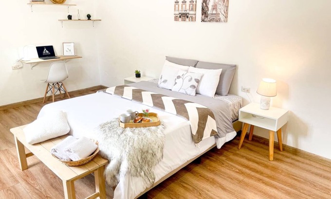 El Vecino Apartment | [Minimal Design Suite] 4min of Center + Free parking