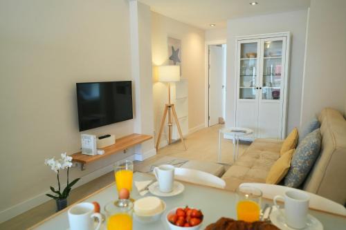 Las Palmas de Gran Canaria Apartment | Minimalist Home Canteras Beach