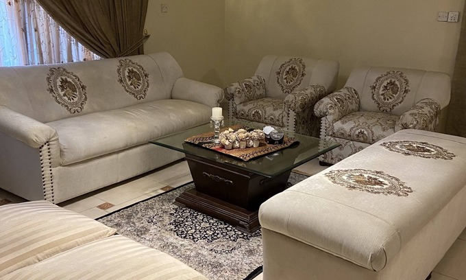 Gulshan-e-Iqbal House | Minimalist house, 5 minutes from National Stadium