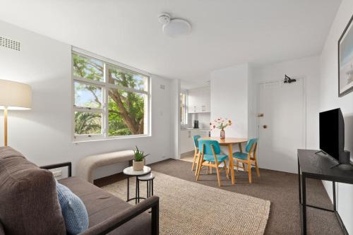 Mosman Apartment | Minimalist Mosman - Essential Stay near Beach & Zoo