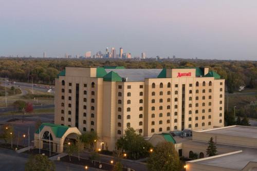 Brooklyn Park Hotel | Minneapolis Marriott Hotel & Conference Center