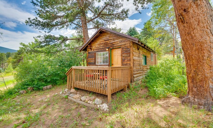 Allenspark Apartment | 'Minnehaha' Allenspark Cabin Near Hiking!
